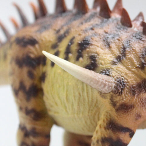 A close view of the spike on the shoulder.